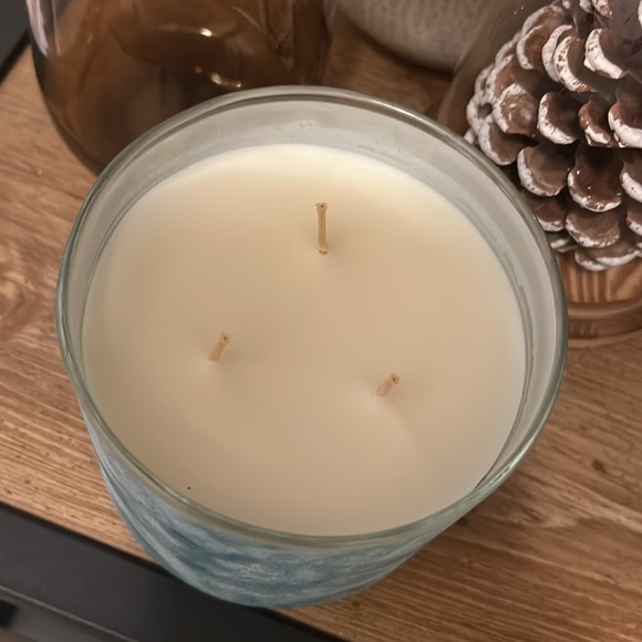 Bath & Body Works Collectors Edition “Grateful” Candle - Picture 2 of 6